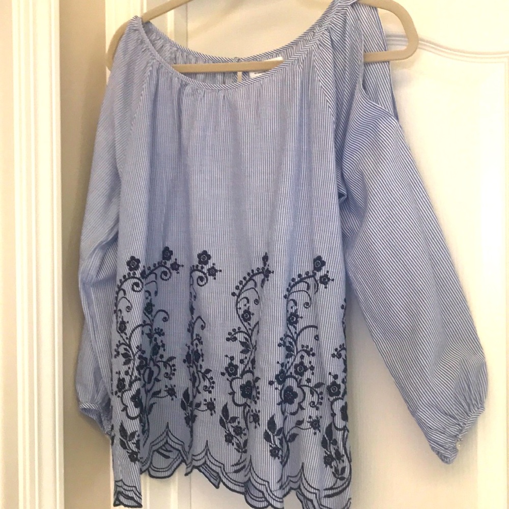 Cold shoulder stripe top
